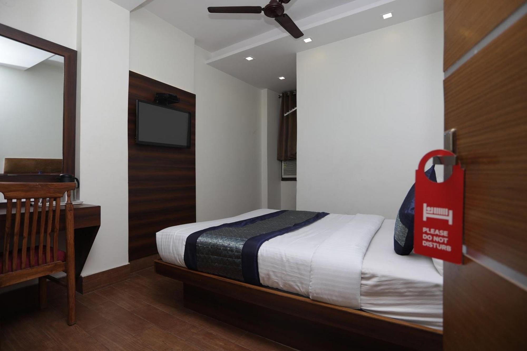 Hotel O Sun Palace Delhi Zewnętrze zdjęcie